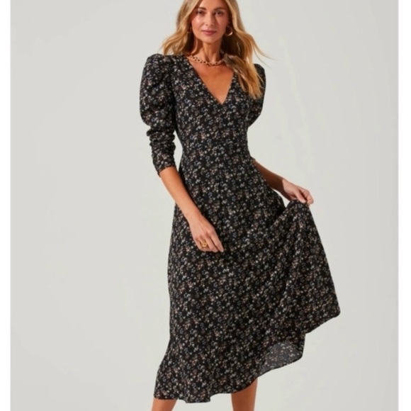 Astr Dresses & Skirts - ASTR The Label Black Floral Long Sleeve Open Back Boho Maxi Dress